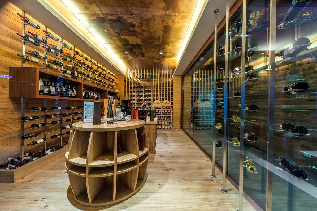Wyndham Sea Pearl Resort, Phuket Patong Exteriér fotografie Wine cellar at the Ritz-Carlton, Downtown, Los Angeles