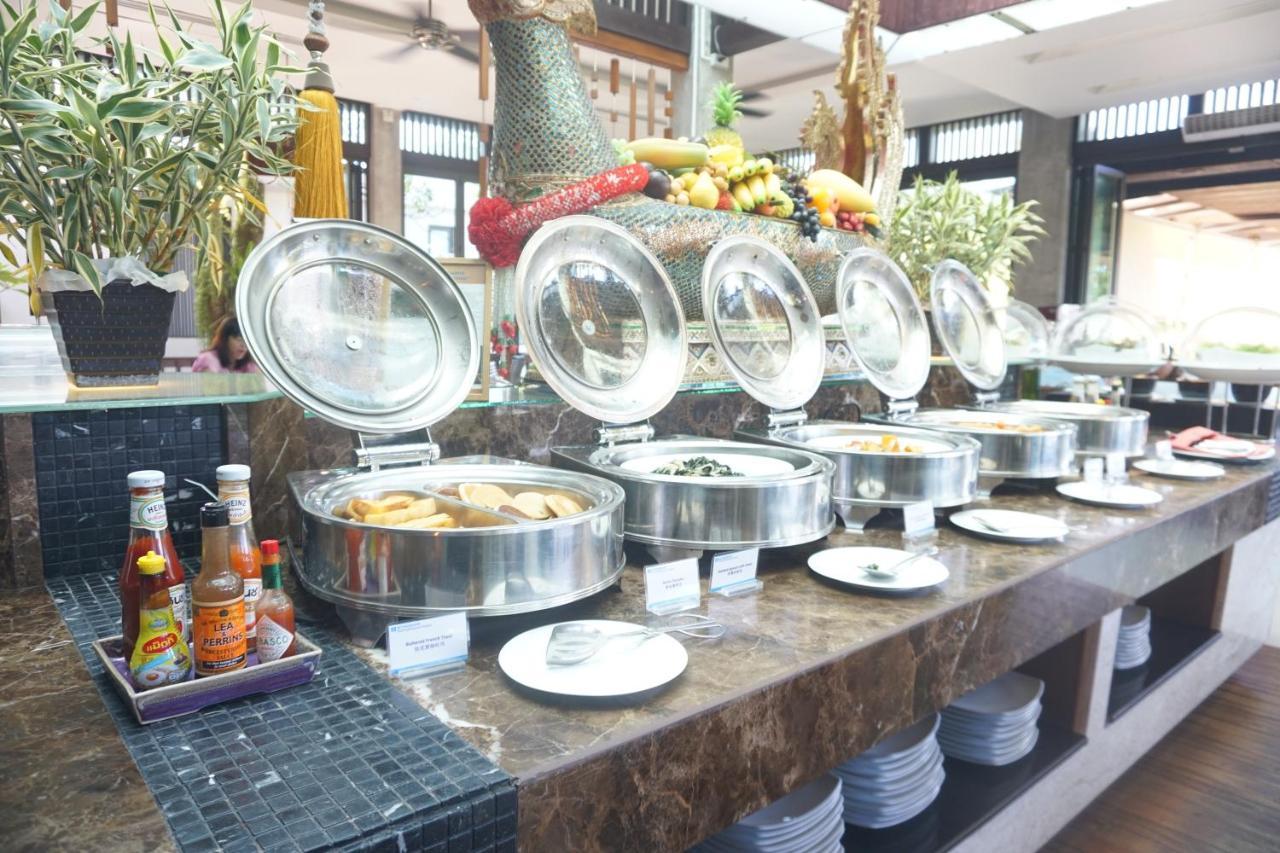 Wyndham Sea Pearl Resort, Phuket Patong Exteriér fotografie A buffet at a hotel