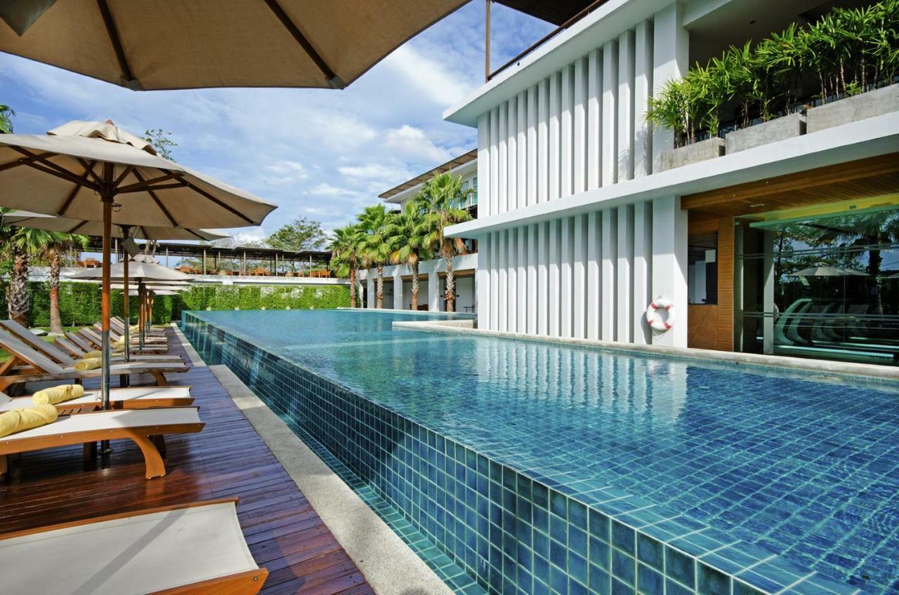 Wyndham Sea Pearl Resort, Phuket Patong Exteriér fotografie The swimming pool at the hotel