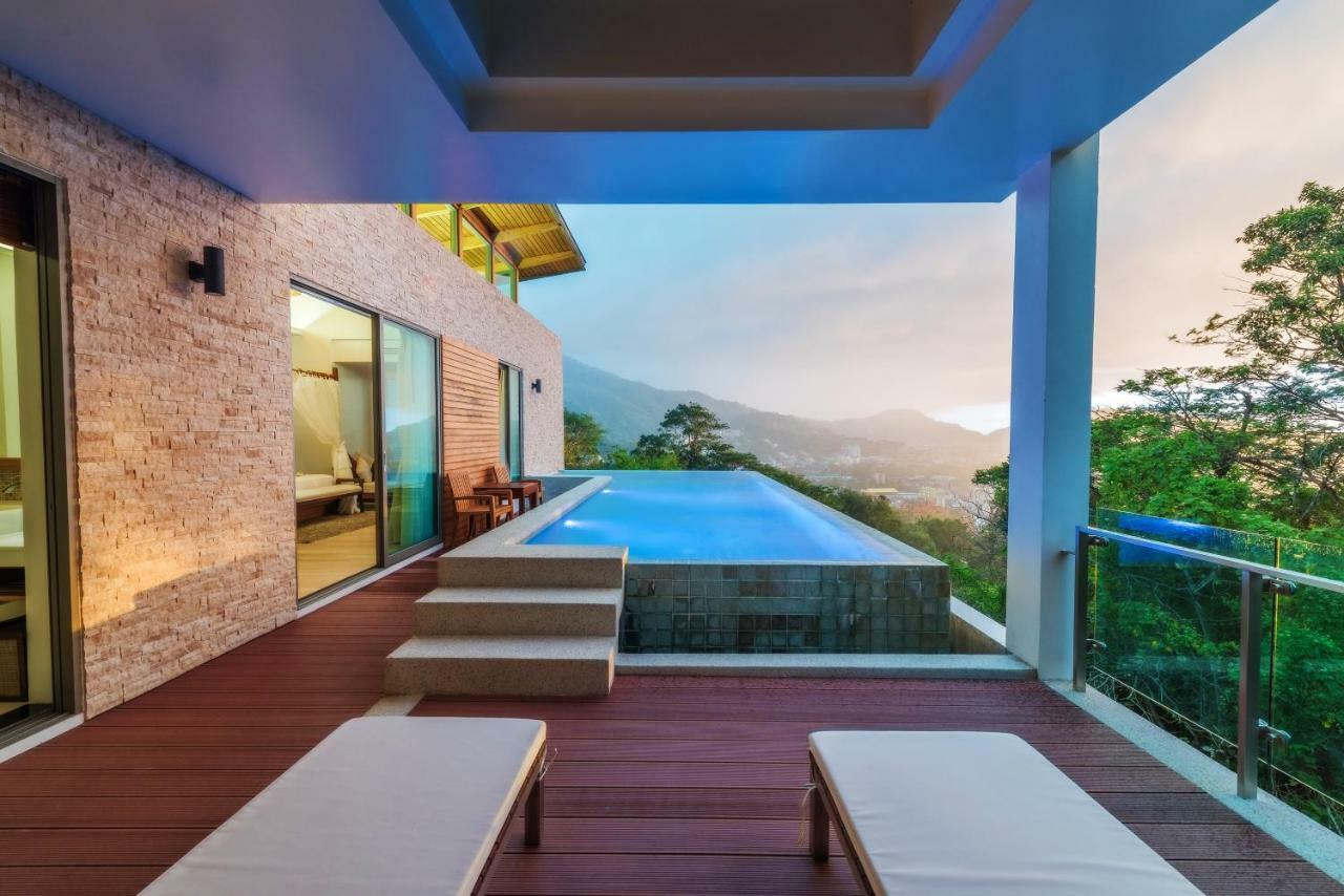 Wyndham Sea Pearl Resort, Phuket Patong Exteriér fotografie The view from the pool at the 1881 Heritage
