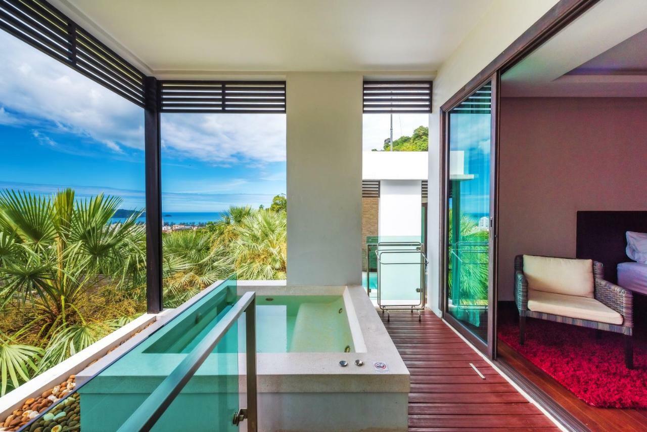 Wyndham Sea Pearl Resort, Phuket Patong Exteriér fotografie A private pool at the hotel